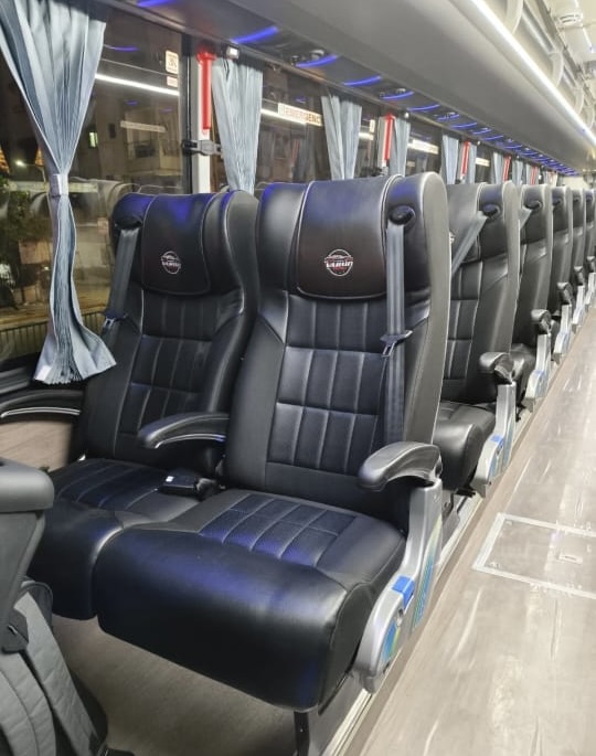 53 Seat Volvo Bus image 7